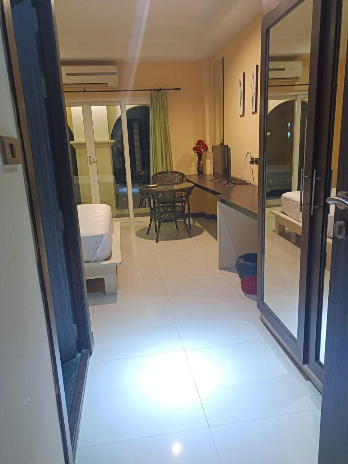 Aura Inn Rooms Pattaya Exterior photo